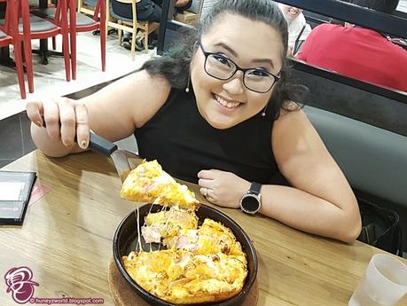 🍕 Uncomplicate Your Cheese Cravings With Pizza Hut's New Cheesy 7 Pizza 🍕