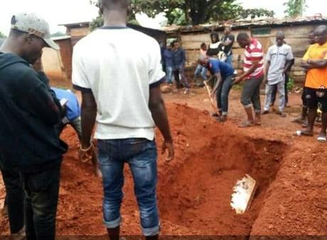 Ooni Of Ife Loses Press Officer, Akinola Elumide A.K.A Eluosha To Death (See Burial Photos)