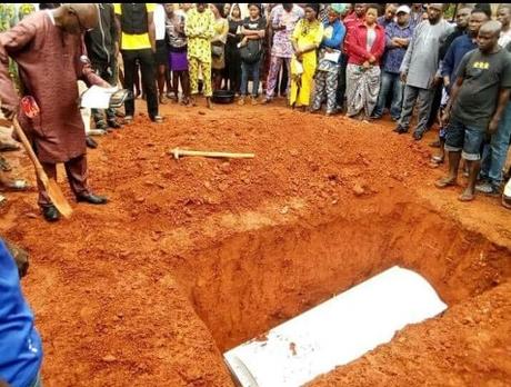 Ooni Of Ife Loses Press Officer, Akinola Elumide A.K.A Eluosha To Death (See Burial Photos)