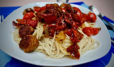 Meatball & tomato lover’s spaghetti!