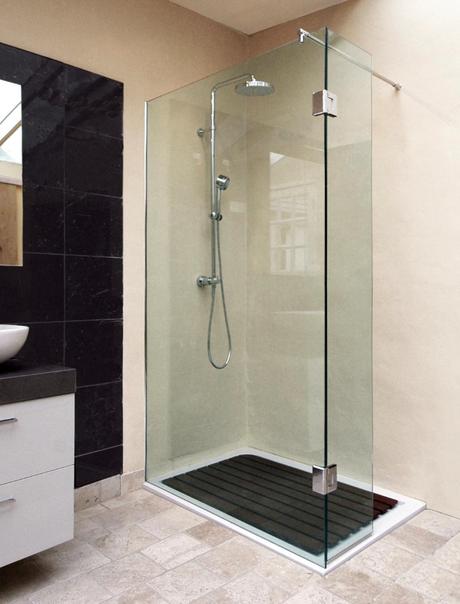 shower enclosure with hinged deflector