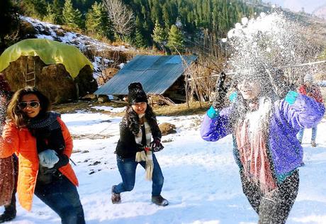 6 Places to see Snowfall in India for Honeymoon