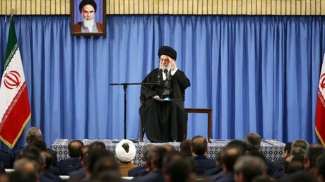 Ayatollah Ali Khamenei addresses military leaders in Tehran. 7 Feb 2017