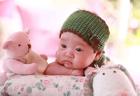Baby pictures are a treasure, but getting good ones is quite a challenge! Here are 7 Tips for Photographing Babies to get cute pictures without the stress!