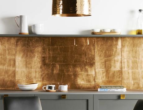 gold kitchen splashbacks