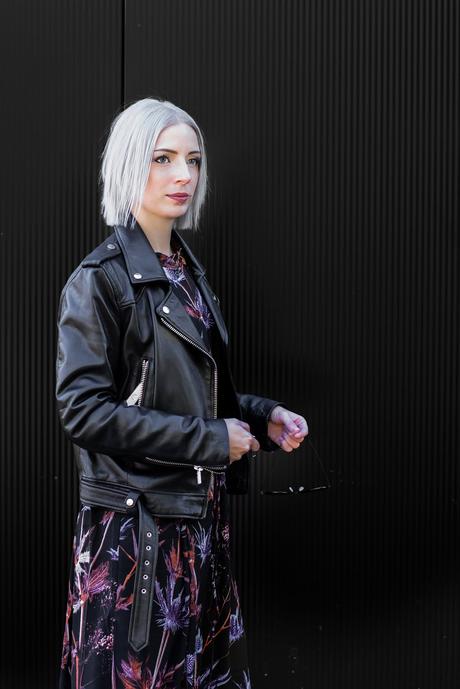 FLOWER DRESS + LACE UP BOOTS Sacha shoes, lace up boots, maxi dress, flower dress, weekday, black, biker, outfit, street style