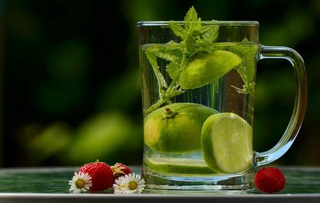 SIX Amazing Effects of Lemon Water You Probably Didn’t Know About