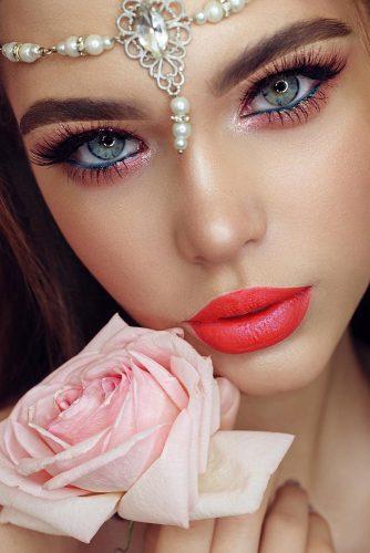 wedding makeup 2019 with blue eyeliner long lashes and coral lips zolotashkomakeup