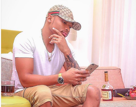 Vera's effect! Otile Brown surprises fans after stepping out wearing an underwear only( photos)