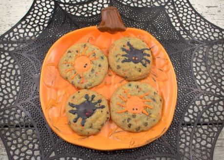 Spooky Spider Chocolate Chip Cookies #Choctoberfest #ad Spooky Spider Chocolate Chip Cookies #Choctoberfest #ad