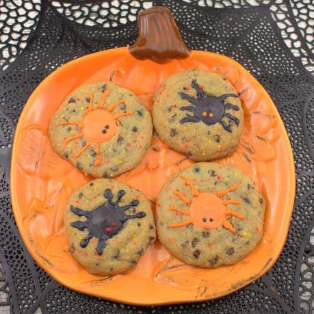 Spooky Spider Chocolate Chip Cookies #Choctoberfest #ad Spooky Spider Chocolate Chip Cookies #Choctoberfest #ad