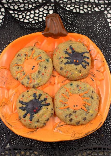 Spooky Spider Chocolate Chip Cookies #Choctoberfest #ad Spooky Spider Chocolate Chip Cookies #Choctoberfest #ad