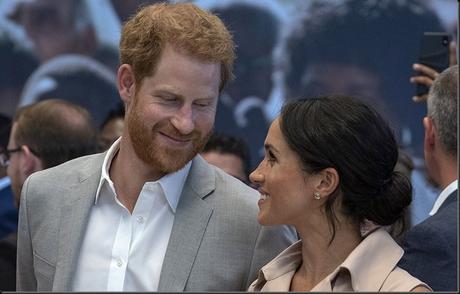 Harry and Meghan announce that they are expecting their first child