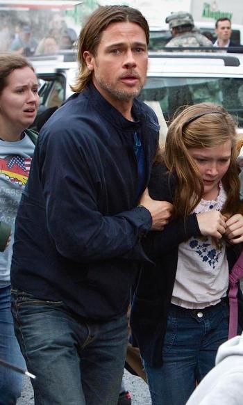 Brad Pitt’s Blue Casual Wear in World War Z Brad Pitt’s Blue Casual Wear in World War Z