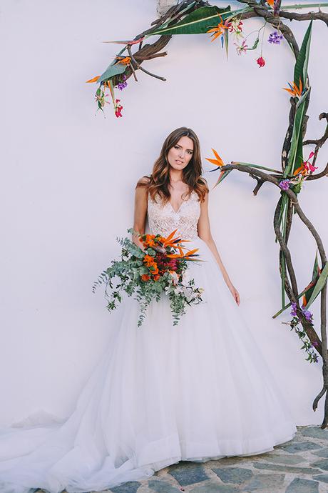 Modern and vibrant bridal shoot in Athens modern-vibrant-bridal-shoot-athens__18