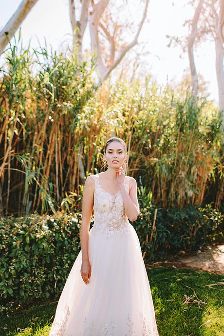 Modern and vibrant bridal shoot in Athens modern-vibrant-bridal-shoot-athens__29