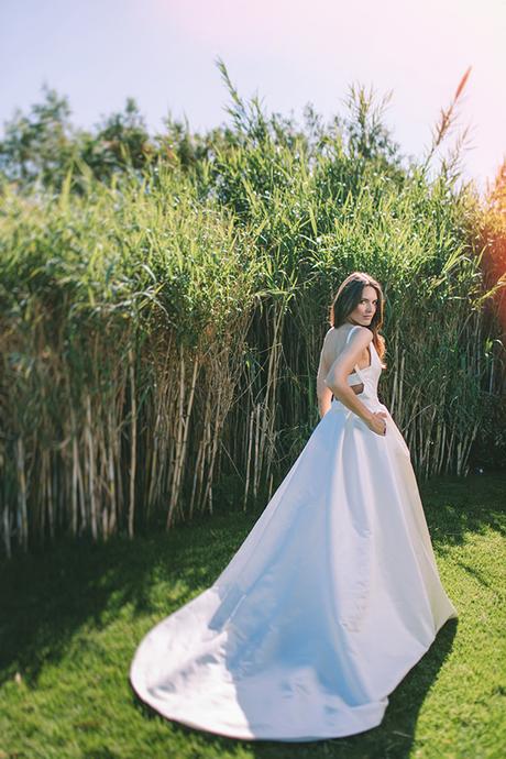 Modern and vibrant bridal shoot in Athens modern-vibrant-bridal-shoot-athens__24