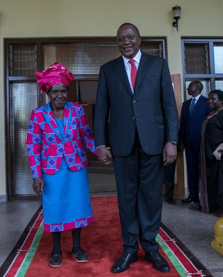 Midwife who helped Mama Ngina deliver Uhuru finally reunites with the president after 56 years