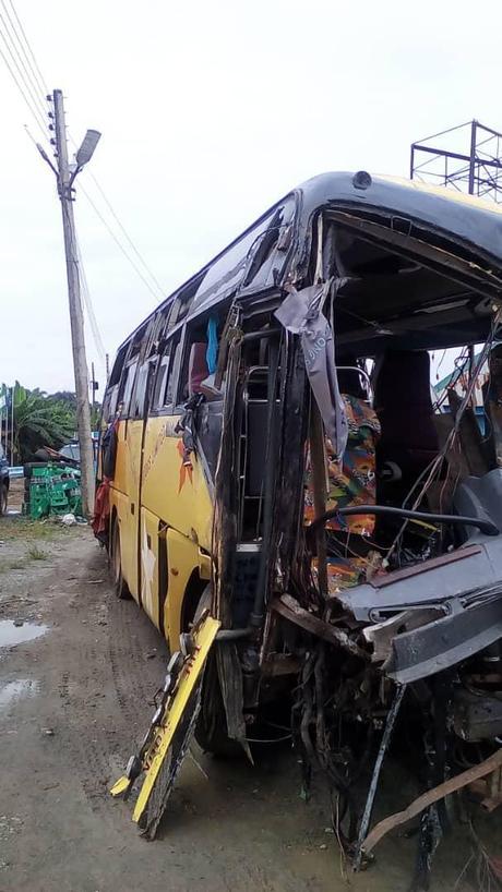 Black Tuesday: 18 Corpers Including Driver Dies in Ghastly Accident on their Way to Lagos This Morning (Photos)