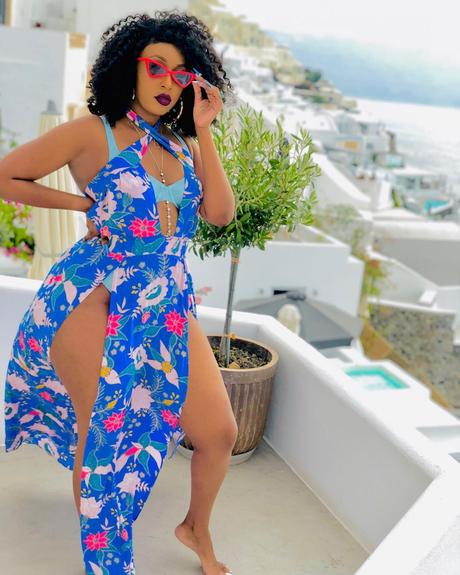 “You are fake as your filters!” Amber Ray trolled for her makeup as she enjoys her vacation with another woman’s husband