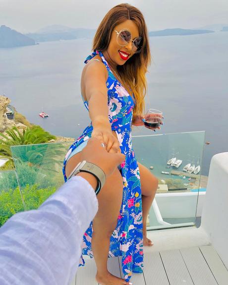 “You are fake as your filters!” Amber Ray trolled for her makeup as she enjoys her vacation with another woman’s husband