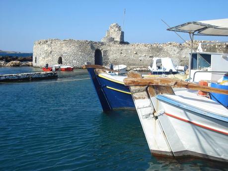 Yacht charter in Greece: island hopping in the Cyclades