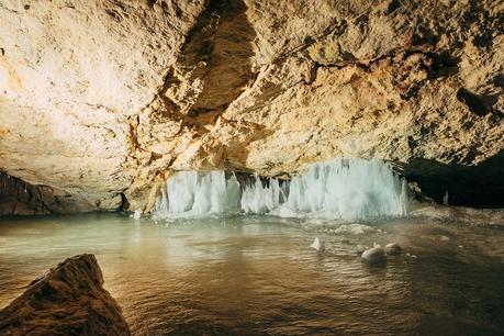 Amazing Dachstein Ice Caves & 5 Finger Viewing Platform Near Hallstatt!