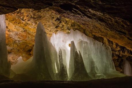 Amazing Dachstein Ice Caves & 5 Finger Viewing Platform Near Hallstatt!