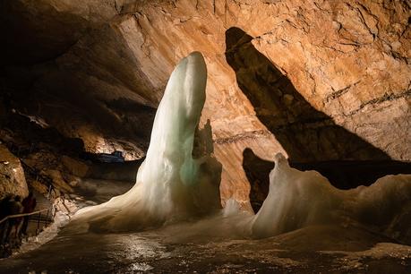 Amazing Dachstein Ice Caves & 5 Finger Viewing Platform Near Hallstatt!