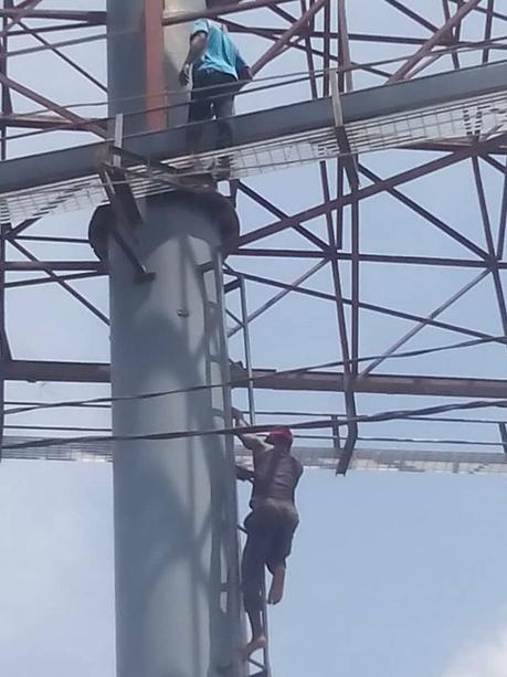 See The Man Who Climbed Billboard To Protest As He Regains Freedom (Photos)