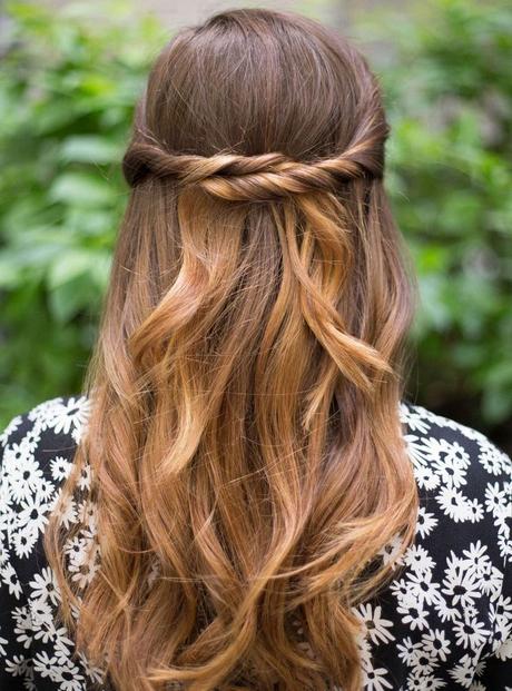 Stylish Student Hairstyles That Are Easy To Do in the Morning