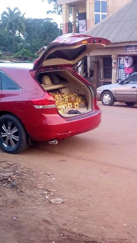 See The Car Someone Uses To Sell Bread In Anambra State (Photos)