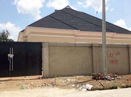 Governor Fayemi Seals Houses Allegedly Owned By Fayose In Ekiti State (Photo)