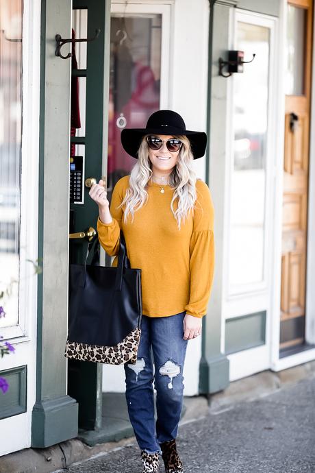 Cleveland blogger The Samantha Show shares some fall style inspiration with a classic balloon sleeve sweater.
