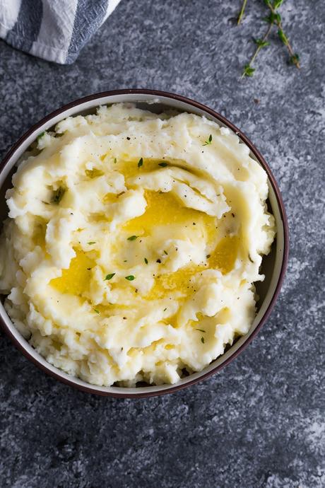instant pot mashed potatoes in brown bowl