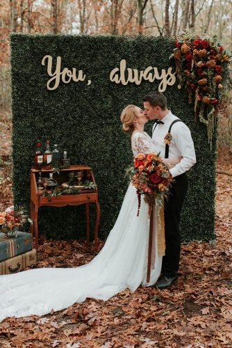 wedding trends 2019 autumn outdoor vintage rustic greenery bridal backdrop jenniferlarsenphoto