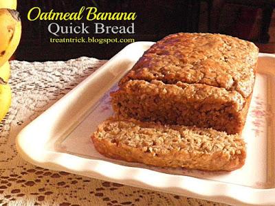 Oatmeal Banana Quick Bread Recipe @ treatntrick.blogspot.com