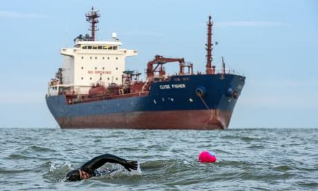 Endurance Athletes Becomes First to Swim Completely Around Great Britain