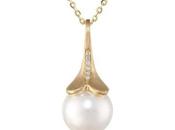 Picking Pearl Necklace Best Gift Idea Your Lady