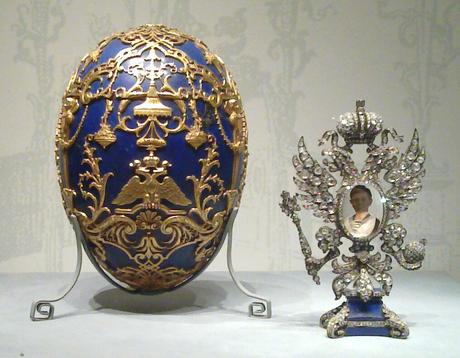 Tsarevich_(Fabergé_egg)_and_surprise