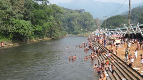 Kerala Govt puts trouble to devotees ~ offers facilities to social activists