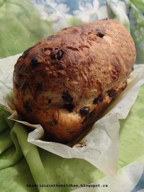 PAIN BLANC AUX PÉPITES DE CHOCOLAT ET À LA NOIX DE COCO / CHOCOLATE CHIPS COCONUT WHITE BREAD / PAN BLANCO CON CHISPAS DE CHOCOLATE Y COCO RALLADO / خبز ابيض بحبيبات الشوكولاتة و جوز الهند