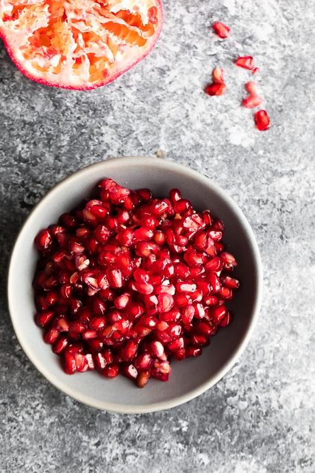 How to Eat a Pomegranate How to eat a pomegranate- bowl of pomegranate seeds