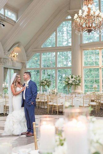 wedding dinner music bride and groom at the beautiful restaurant