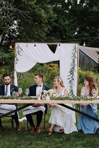 wedding dinner music guests and newlyweds