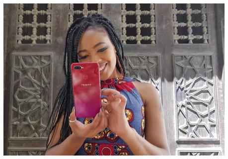 Even celebs! This is why taking selfies with OPPO F9 is the latestÂ craze in town