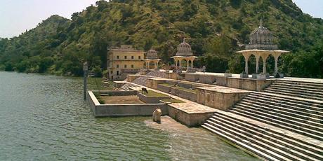 Holiday Worms list of 6 Shimmering Lakes of Rajasthan