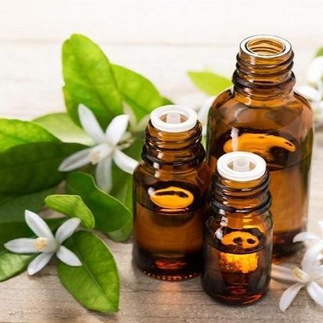 3 Best Essential Oils to Add to Your Skincare Regimen