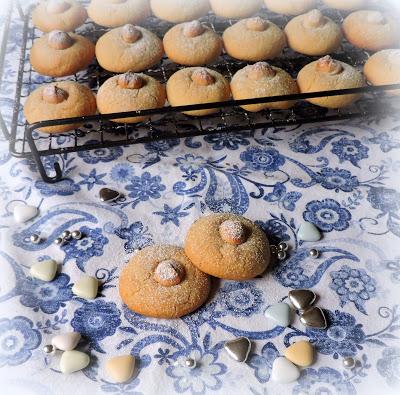 Macadamia Shortbread Cookies