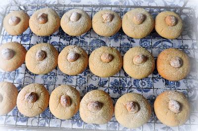 Macadamia Shortbread Cookies